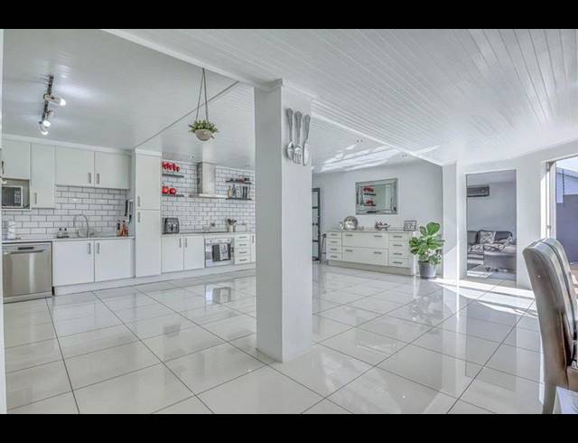 4 BEDROOM HOUSE FOR SALE IN MULBARTON